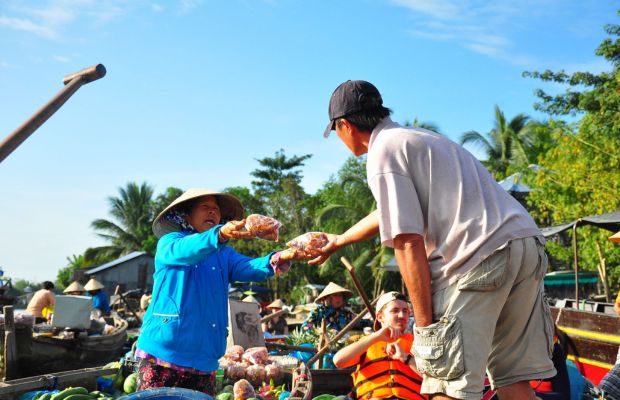 Trading activities at the Cai Rang Floating Market